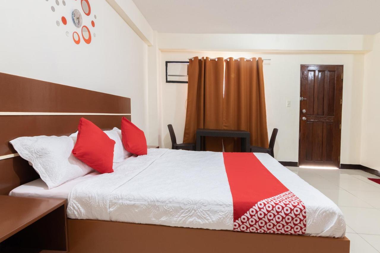 Oyo 578 Red Velvet Suites Manila Exterior foto
