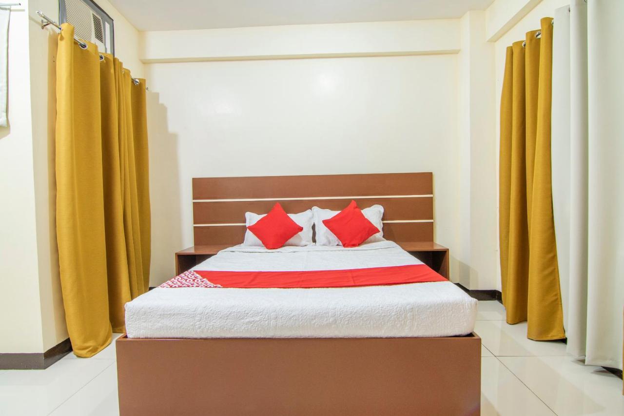 Oyo 578 Red Velvet Suites Manila Exterior foto