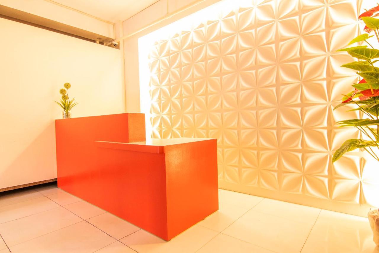 Oyo 578 Red Velvet Suites Manila Exterior foto