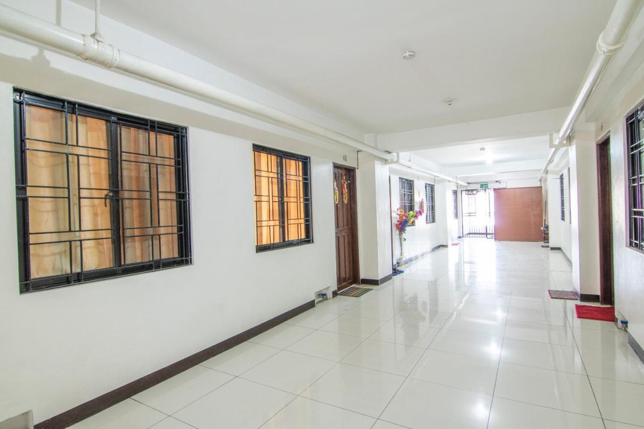 Oyo 578 Red Velvet Suites Manila Exterior foto