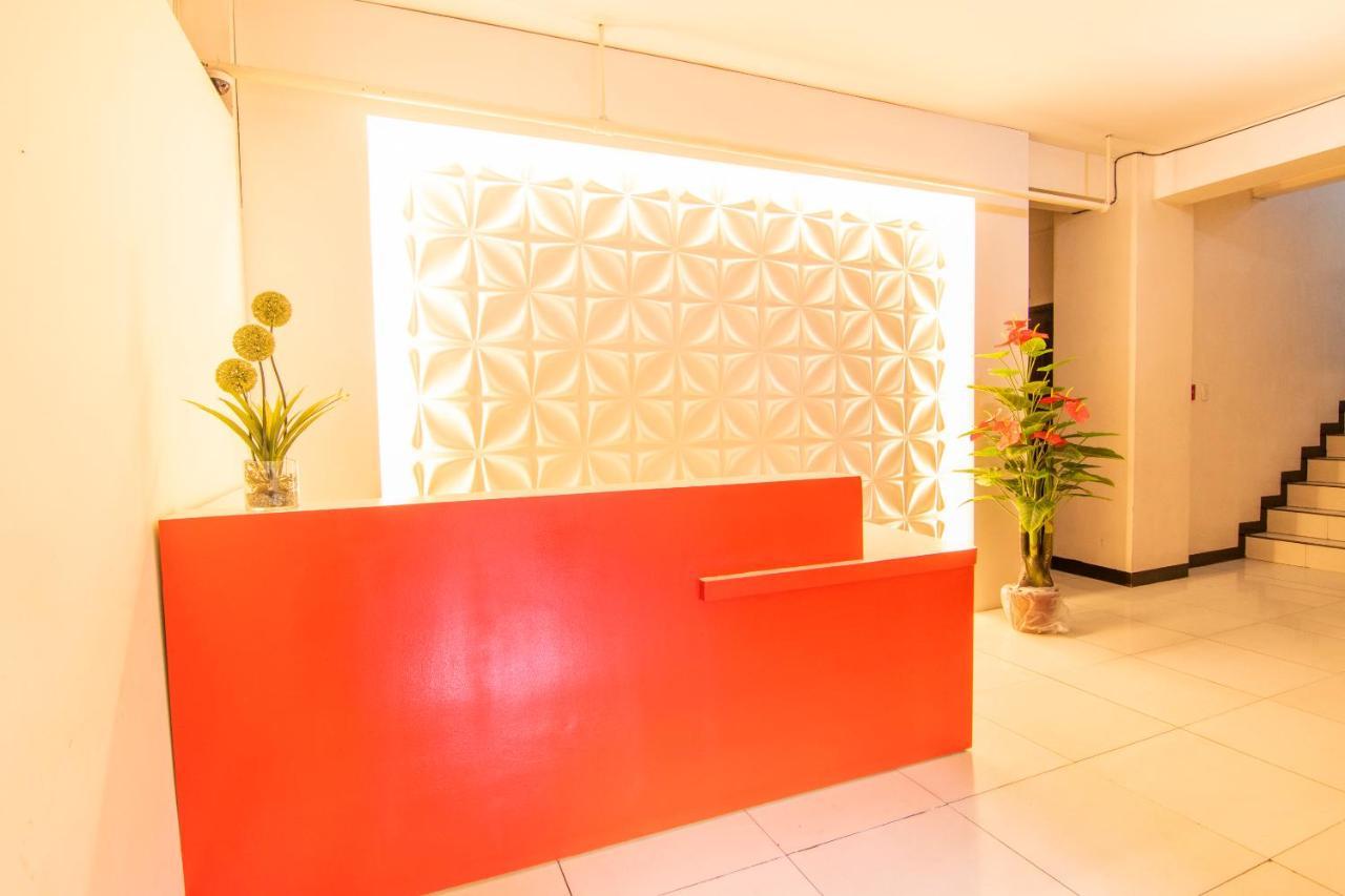 Oyo 578 Red Velvet Suites Manila Exterior foto
